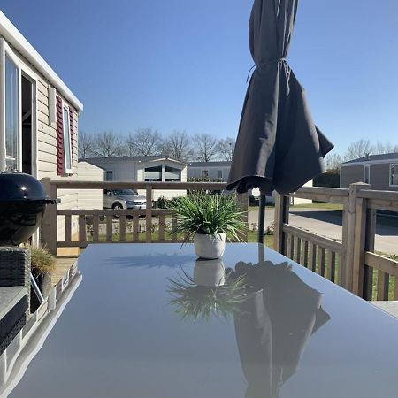 Chalet Zonnig Zeeland Hotell Oostkapelle Exteriör bild
