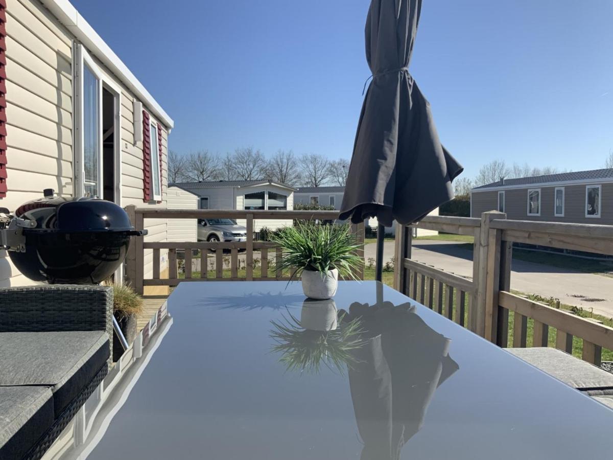 Chalet Zonnig Zeeland Hotell Oostkapelle Exteriör bild